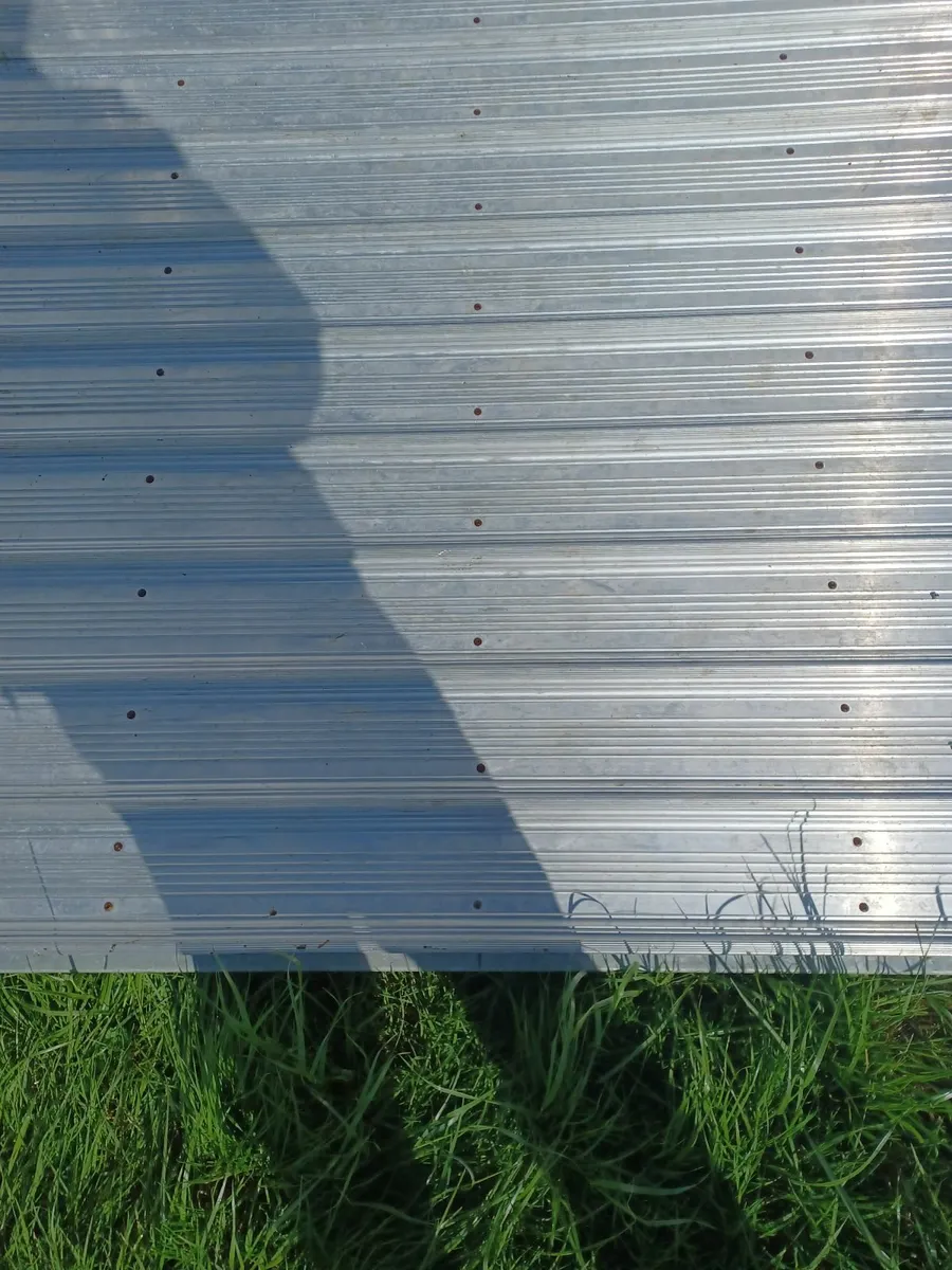 Trailers - Image 3