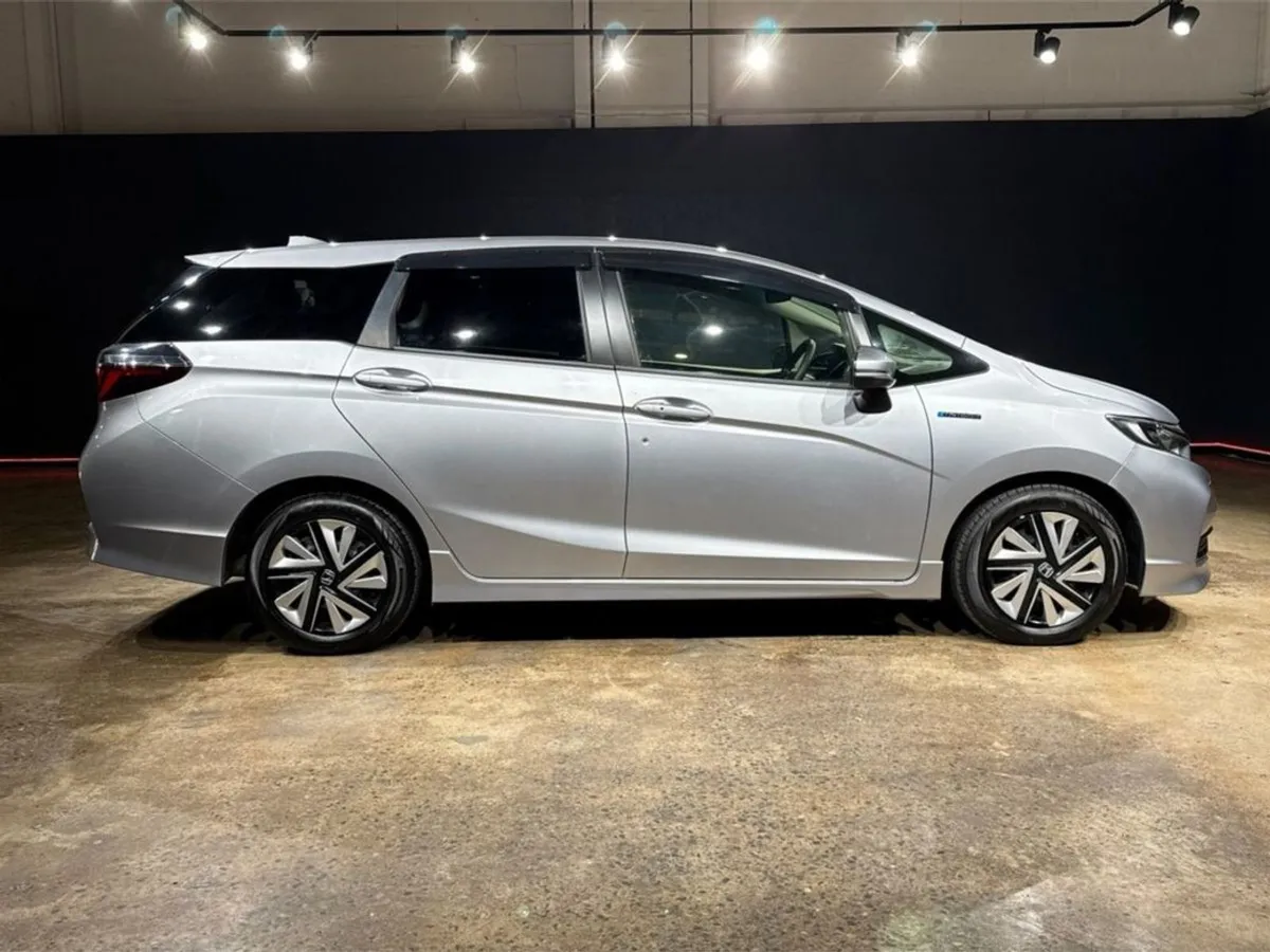 Honda Shuttle 1.5 Hybrid Automatic - Reverse Came - Image 2