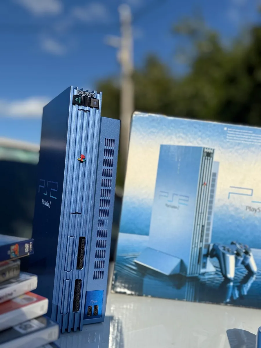 PlayStation 2 Aqua blue rare edition - Image 1