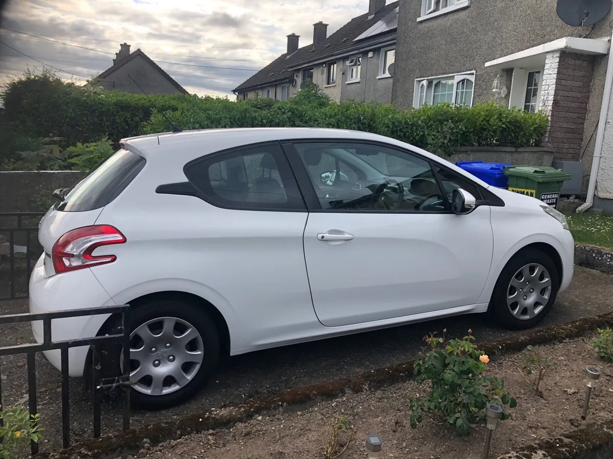 Peugeot 208 - Image 1