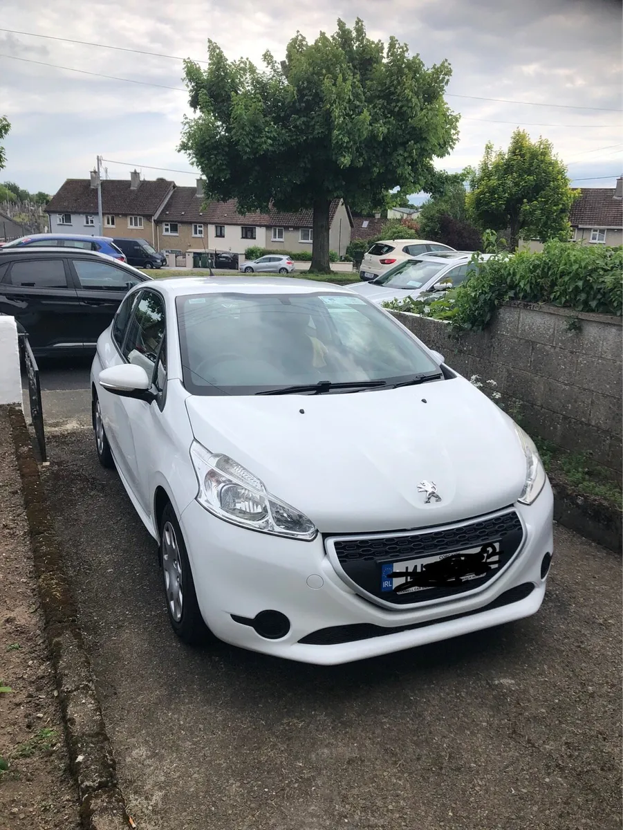 Peugeot 208 - Image 2