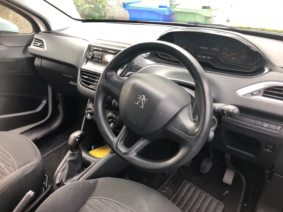 Peugeot 208 - Image 4