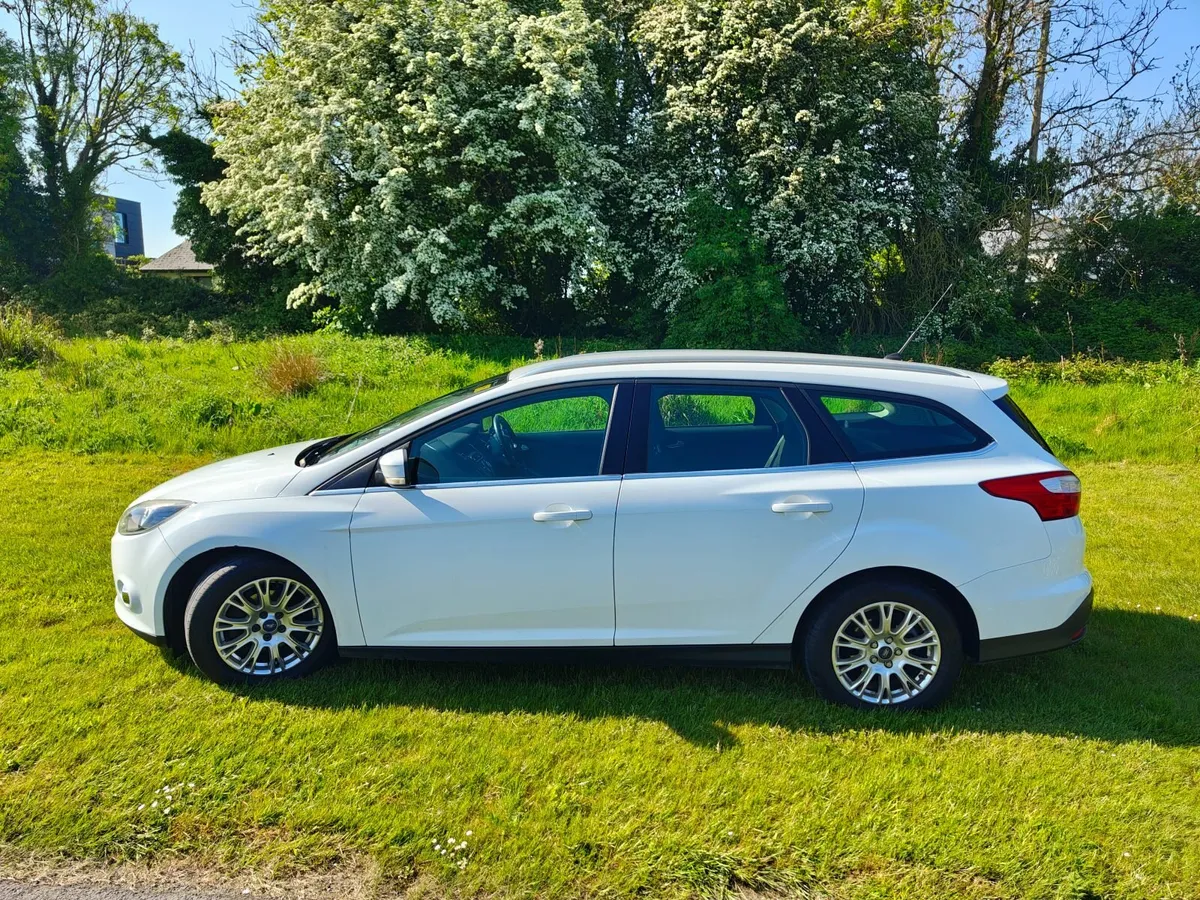 Ford Focus Estate Titanium 2011 1.6lt - Image 2
