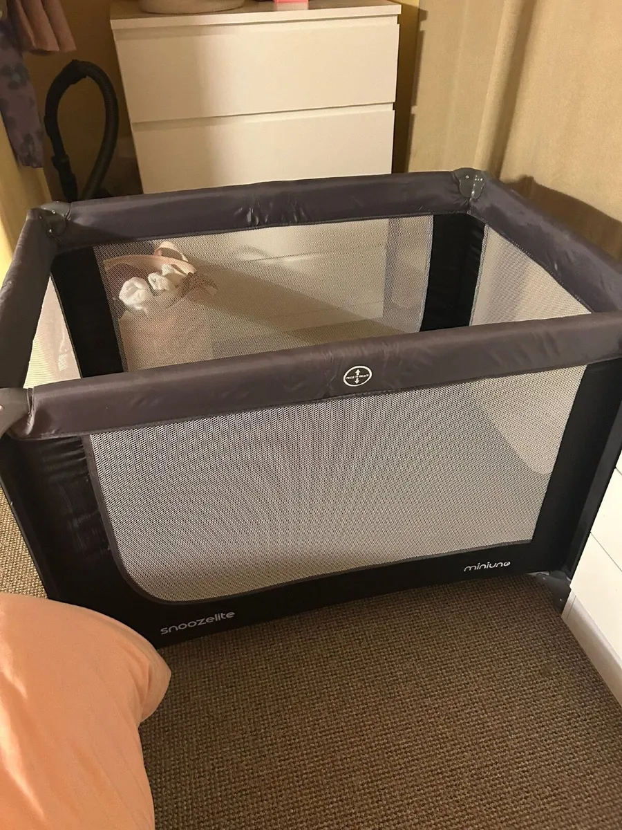 Travel cot - Image 1