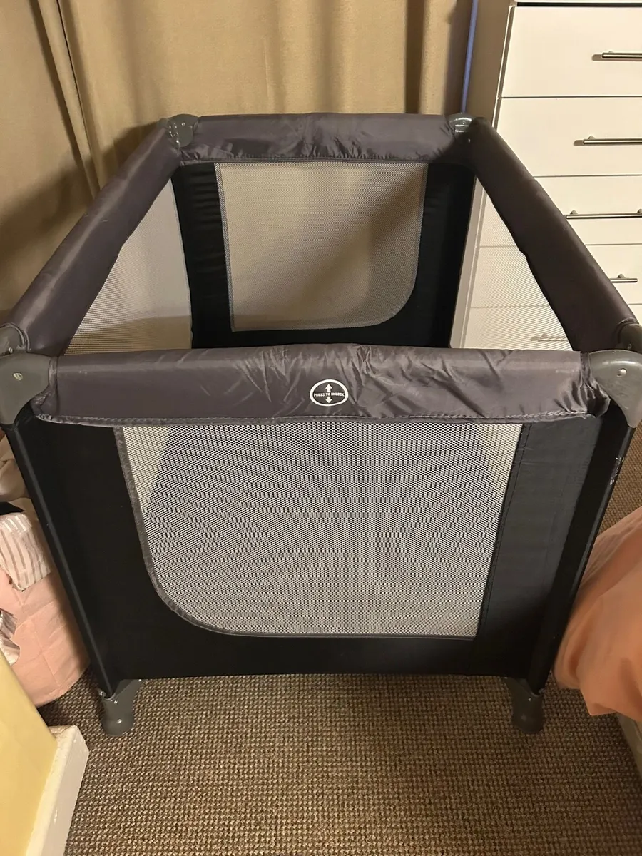 Travel cot - Image 2