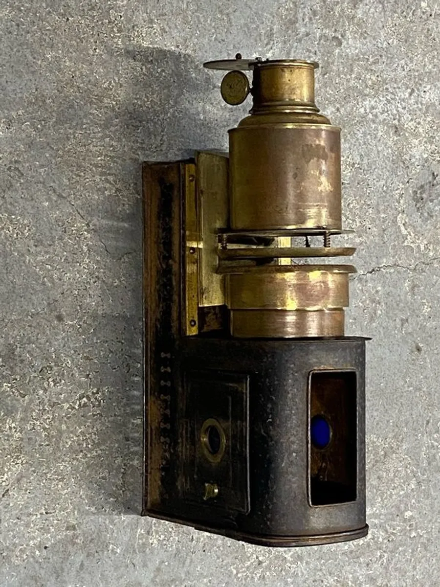 A Victorian magic lantern - Image 1