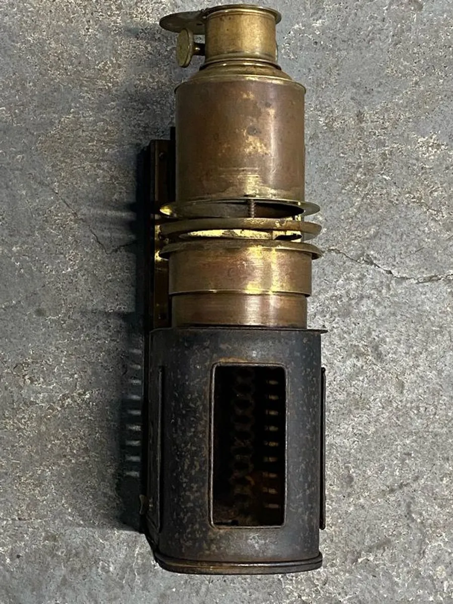 A Victorian magic lantern - Image 2