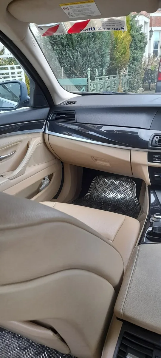 BMW 5-Series 2010 - Image 2