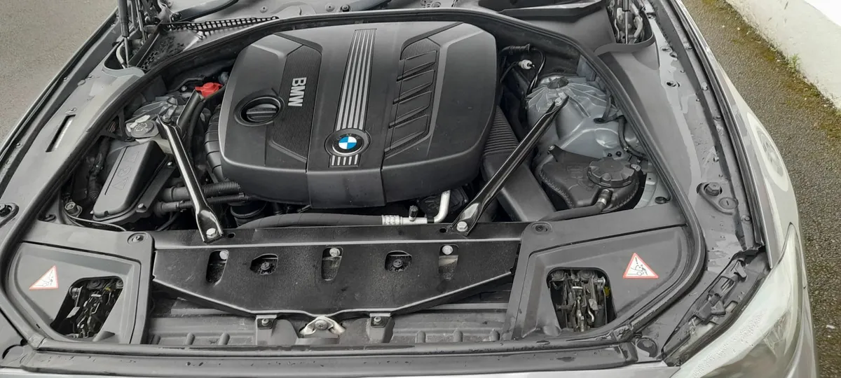 BMW 5-Series 2010 - Image 3