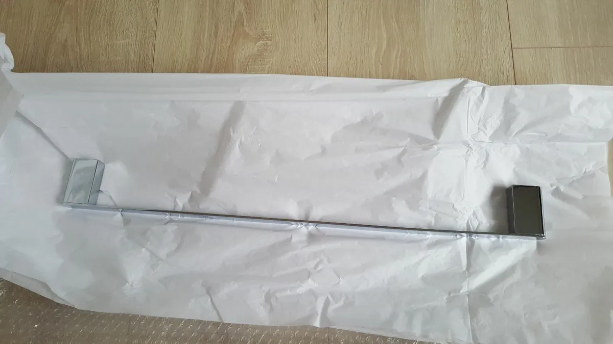 Aqualla Towel Rail – brand new, in box - Image 4