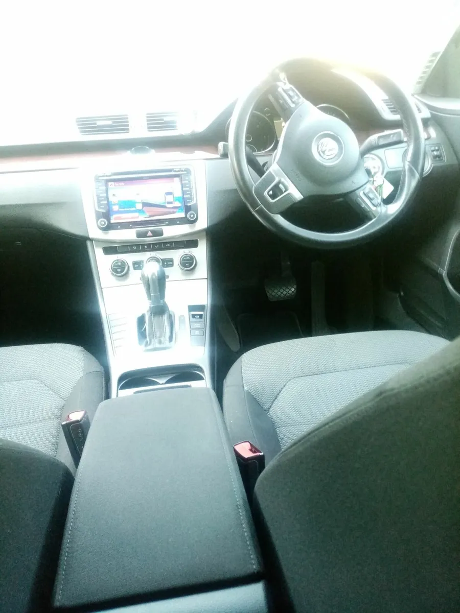 Volkswagen Passat 2013 - Image 2