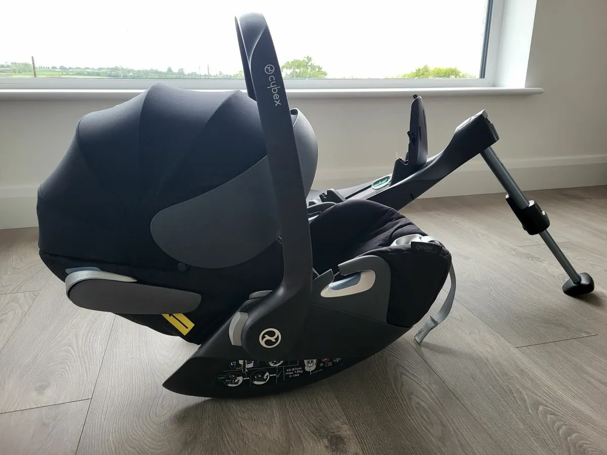Cybex cloud z and isofix base - Image 1