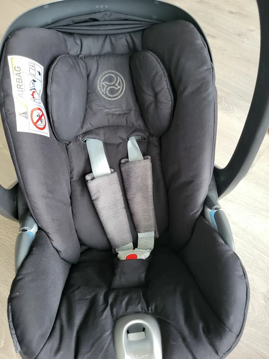 Cybex cloud z and isofix base - Image 3