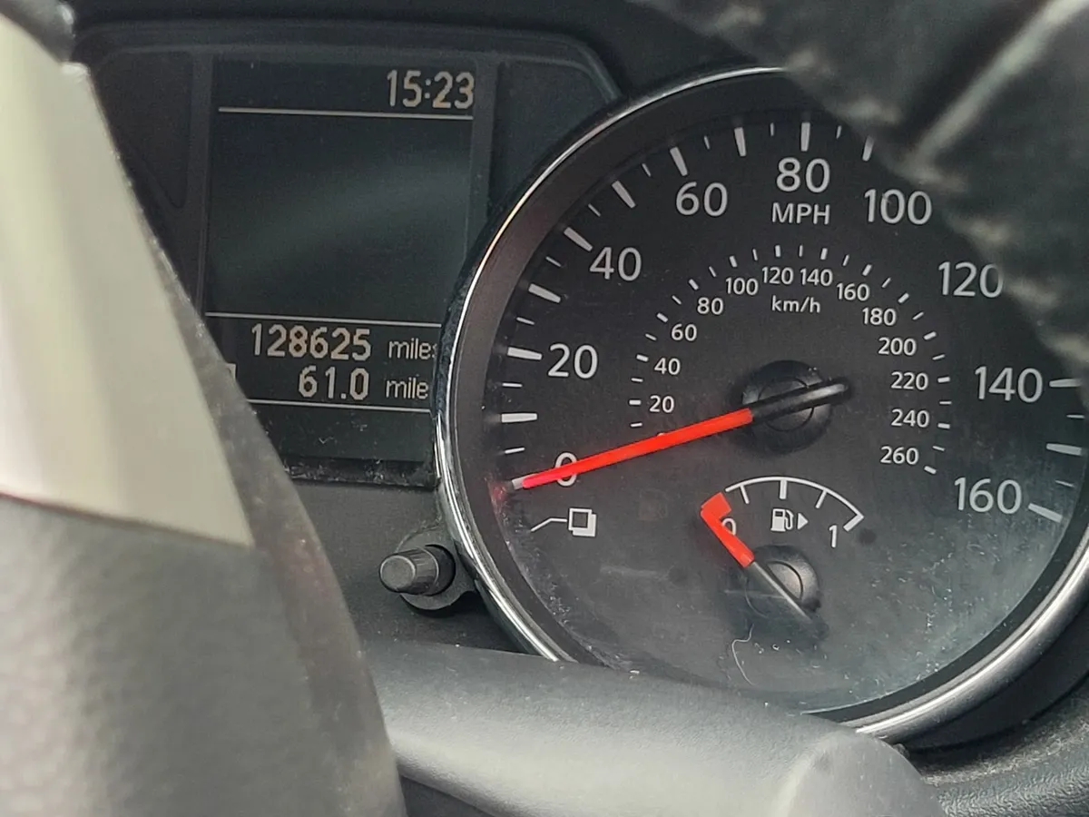 Nissan Qashqai 2012. Runs smoothly. - Image 3