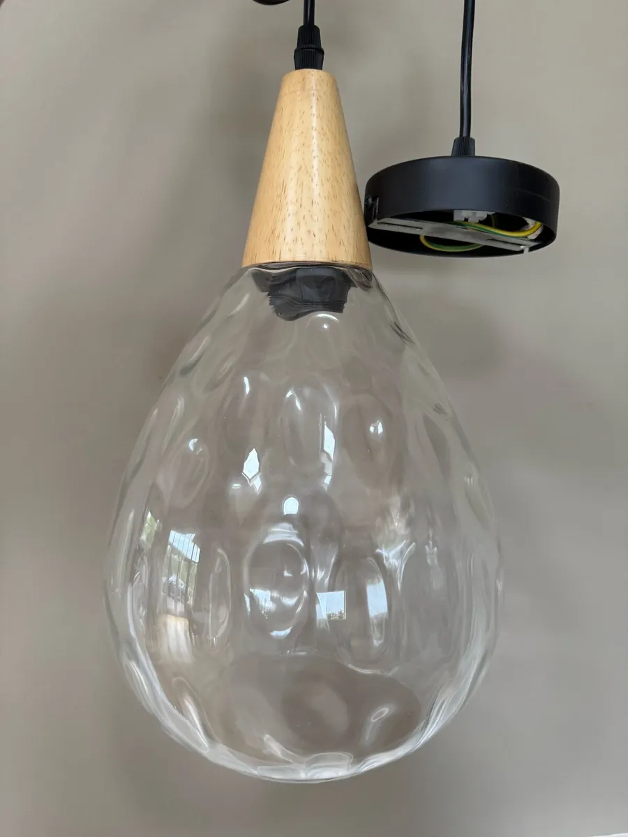 Pendent light with glass shade - Image 1