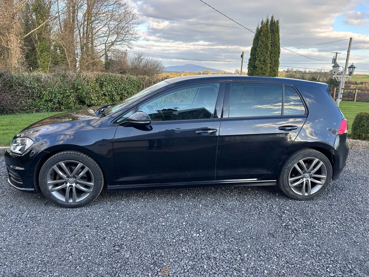 VW Golf R Line - Image 2