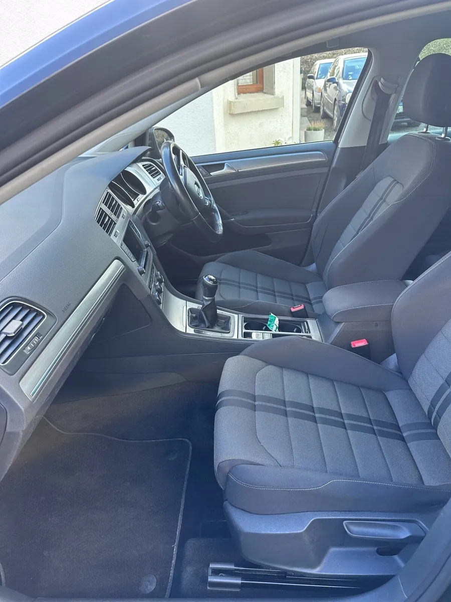 VW Golf R Line - Image 4