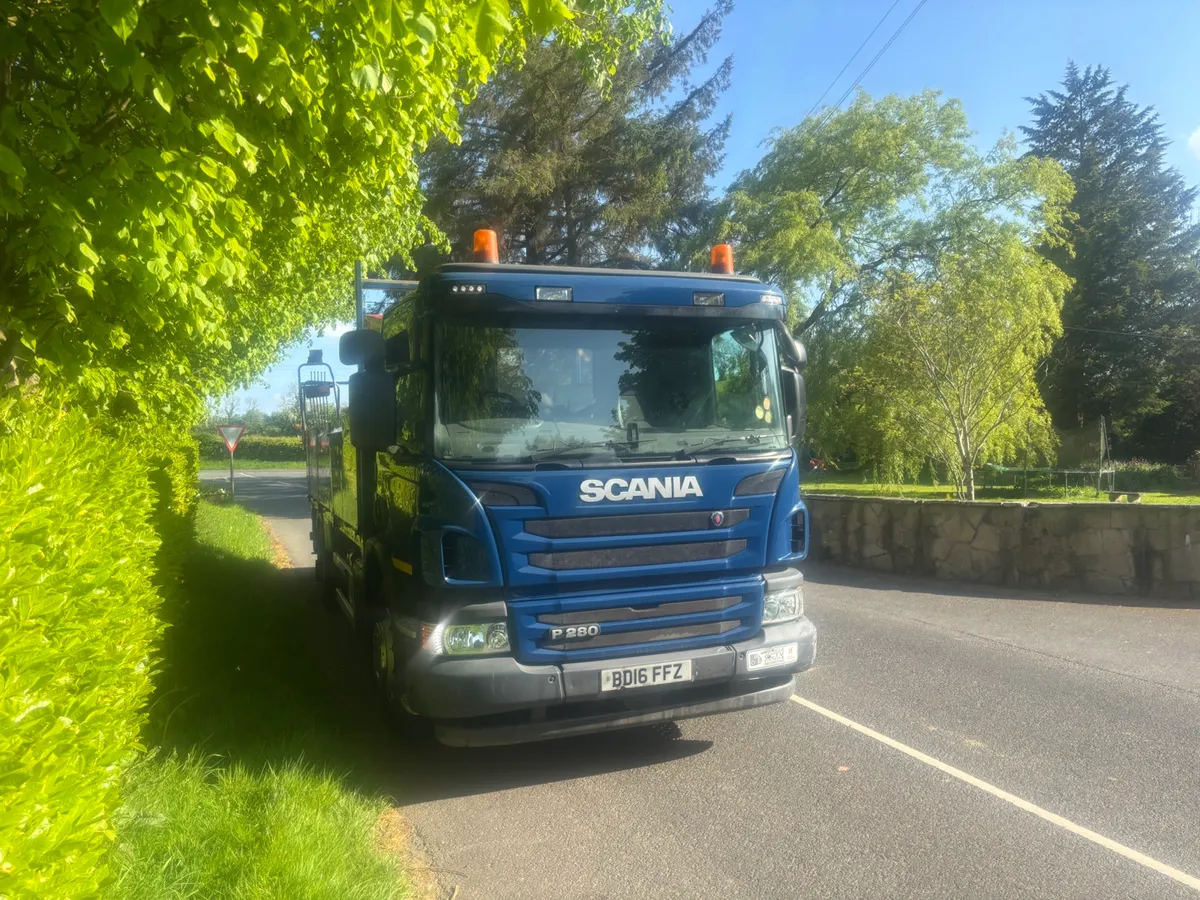 Scania p 280 crane lorry - Image 2