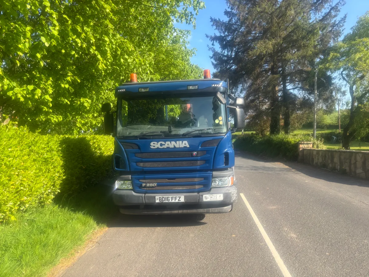 Scania p 280 crane lorry - Image 4