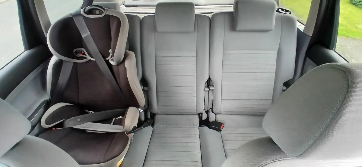 Ford C-Max 2010 - Image 2