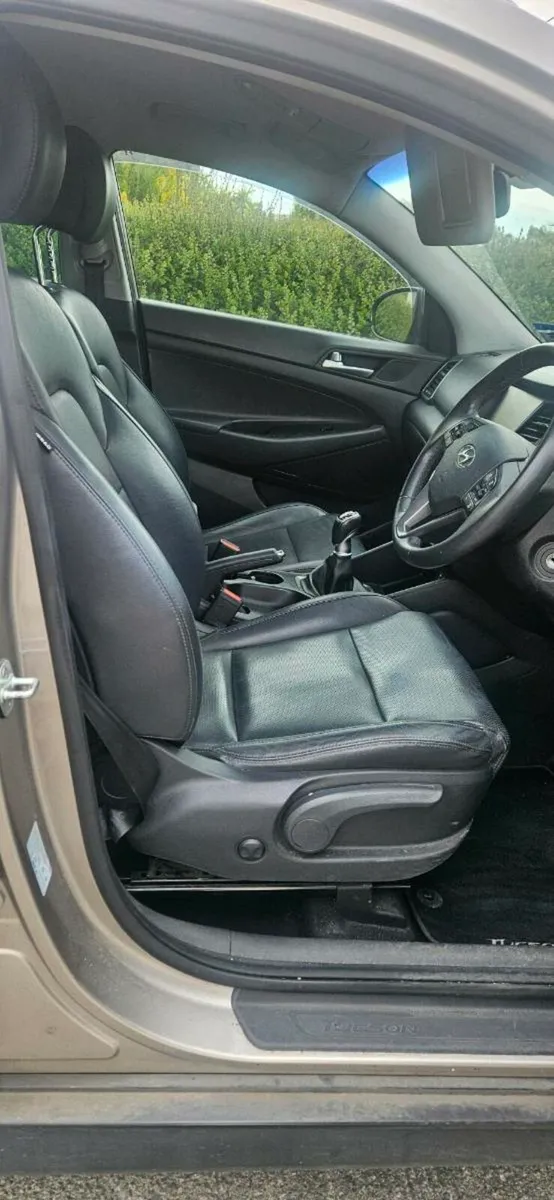 car - Image 2