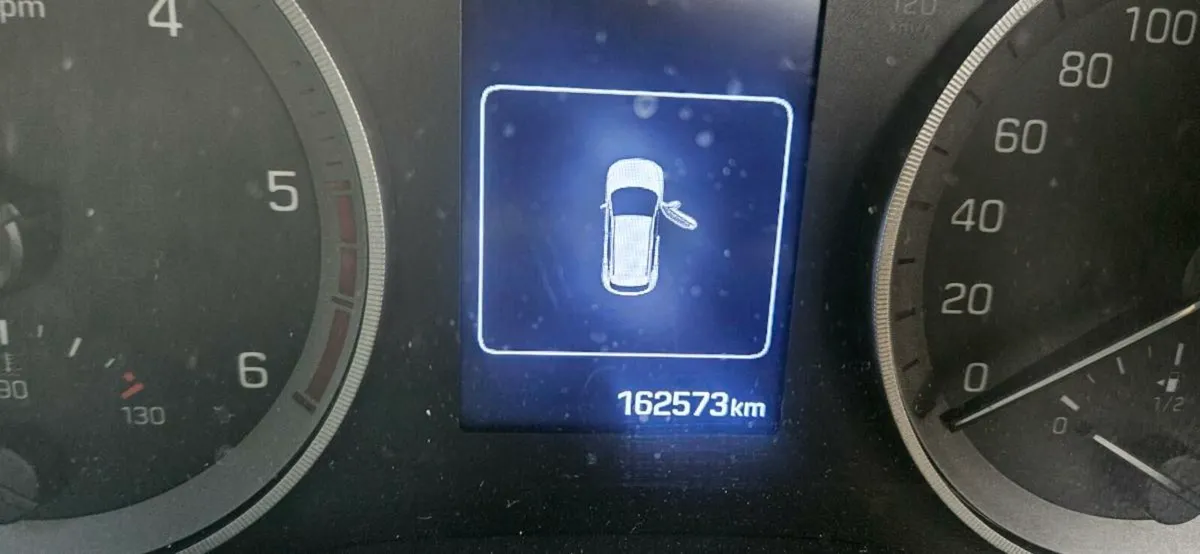 car - Image 4