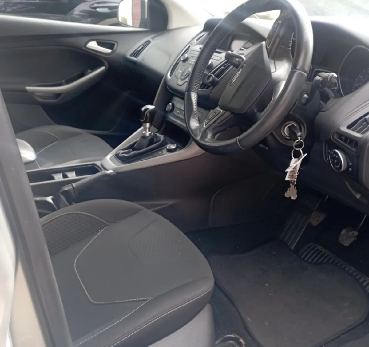 Ford Focus Zetec - Image 4