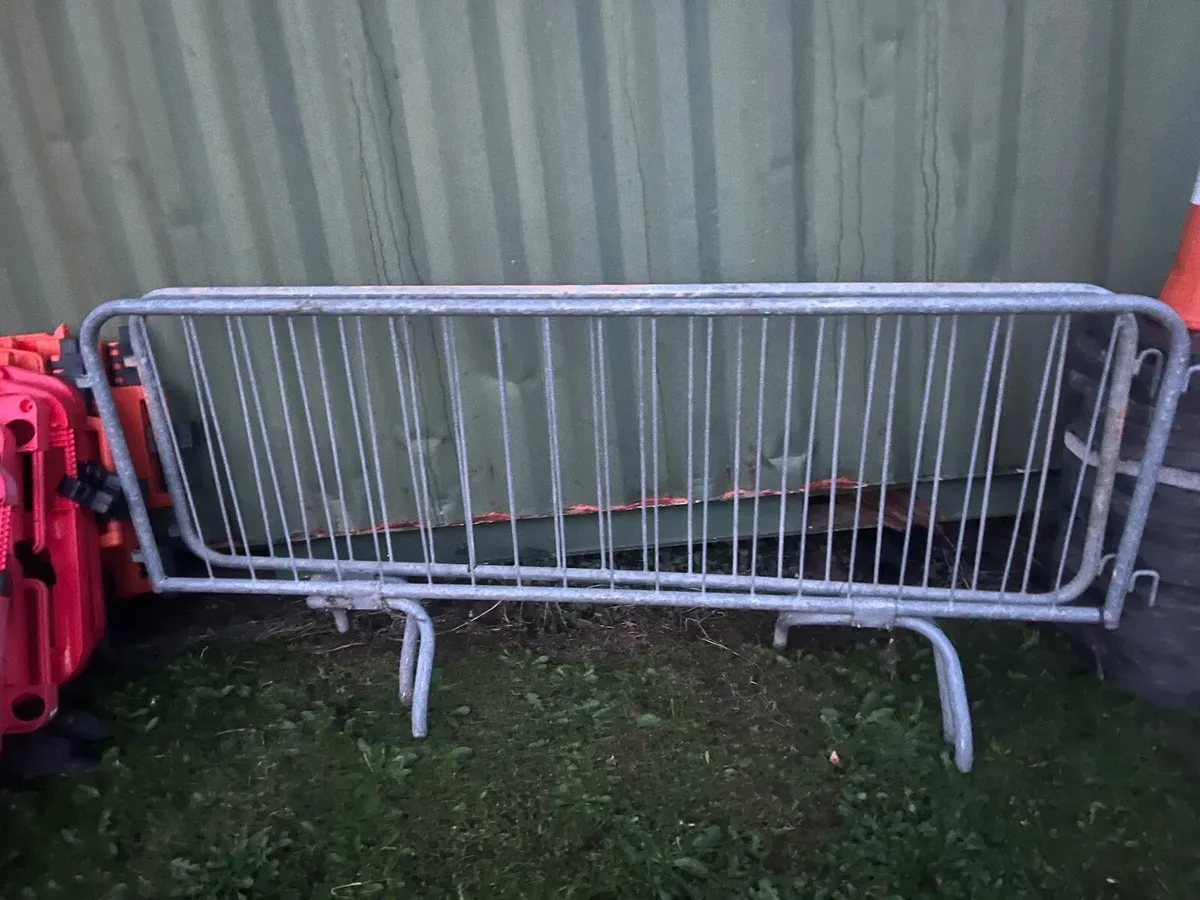 Crowd control barriers - Image 2