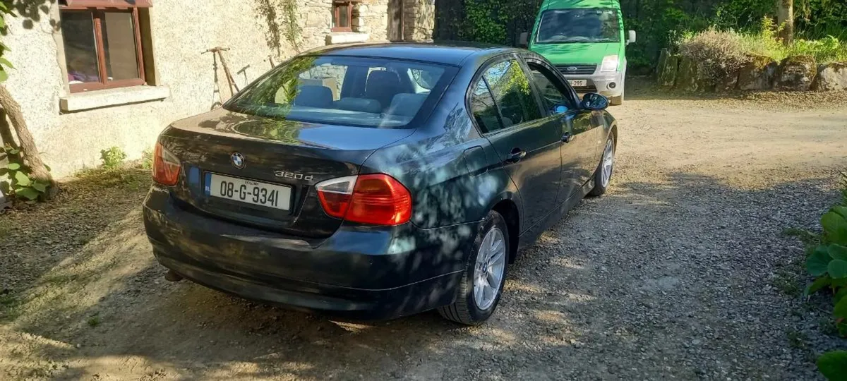 BMW 320d 2008 - Image 4