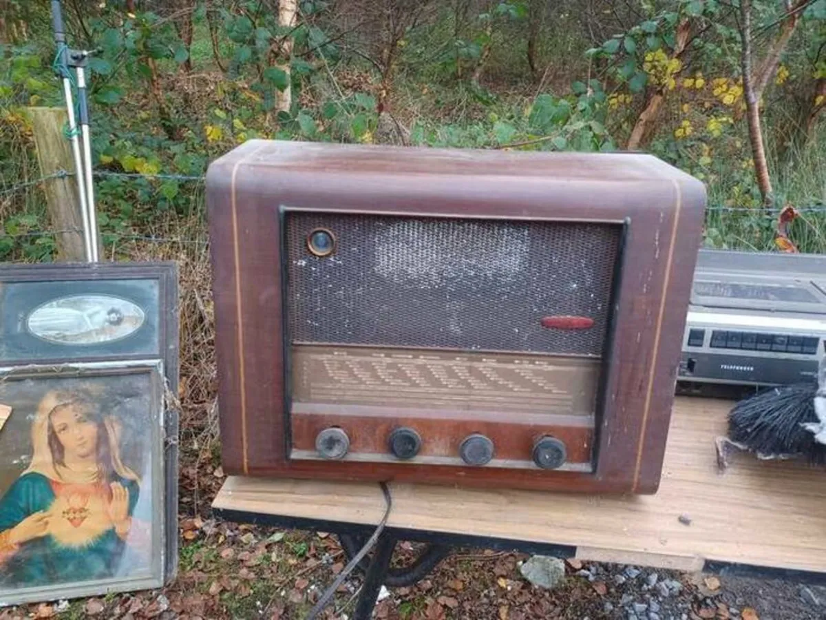 Vintage valve radios - Image 1