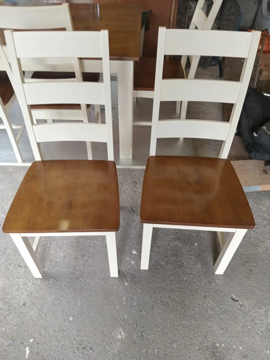 Table and chairs - Image 2