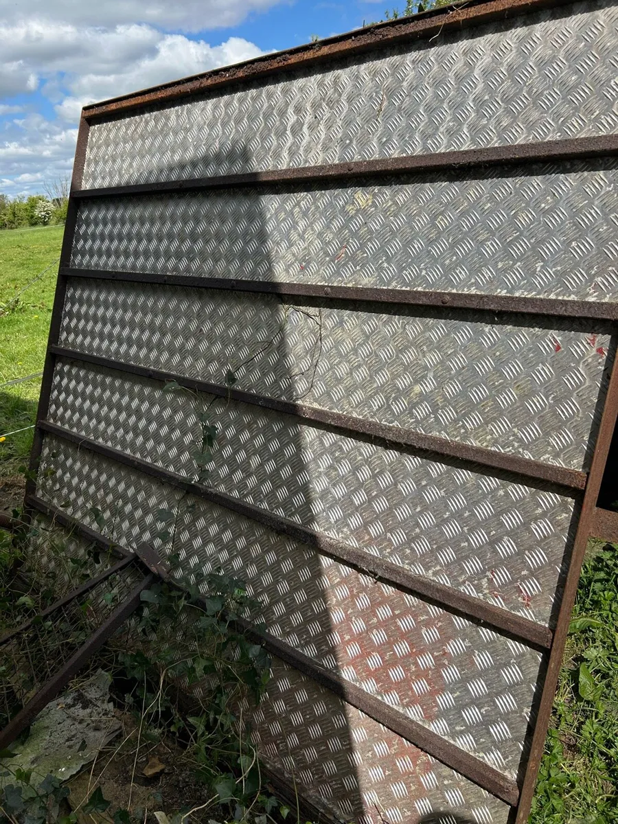 Aluminium cattle trailer loading ramps - Image 1