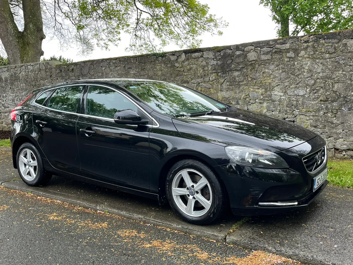 VOLVO V40 2.0D D2 - Image 1