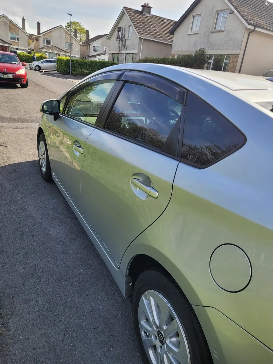 Toyota Prius 2013 - Image 2