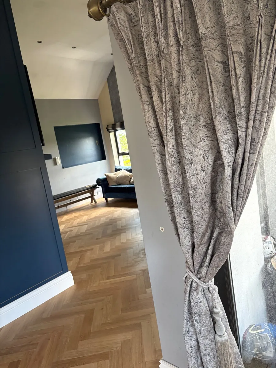 Curtains - Image 3