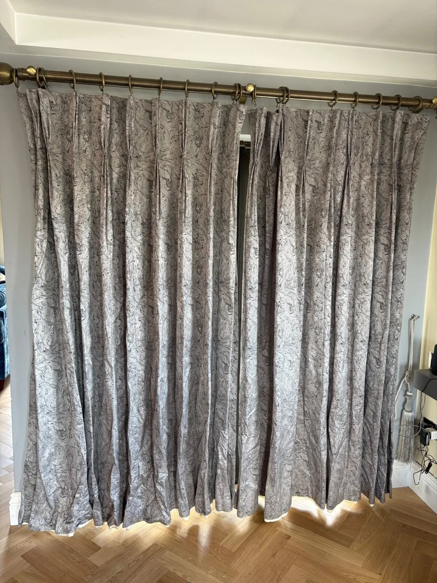 Curtains - Image 4