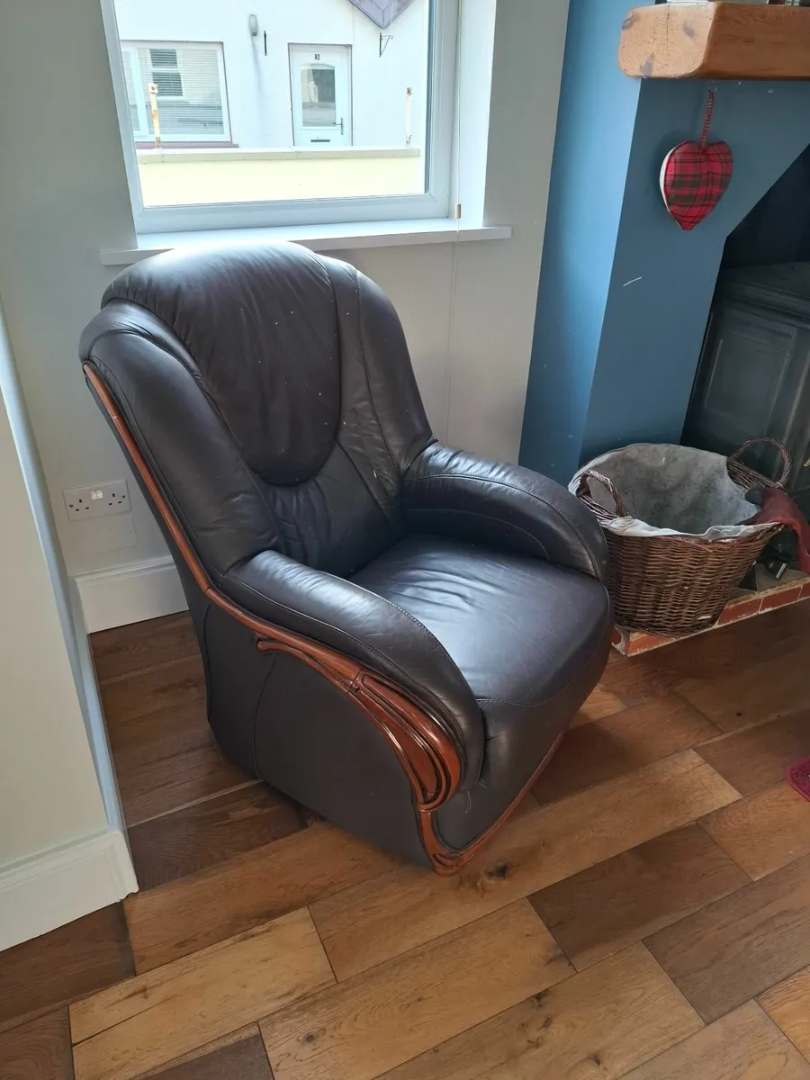 Leather 2 seater and chair - Image 4