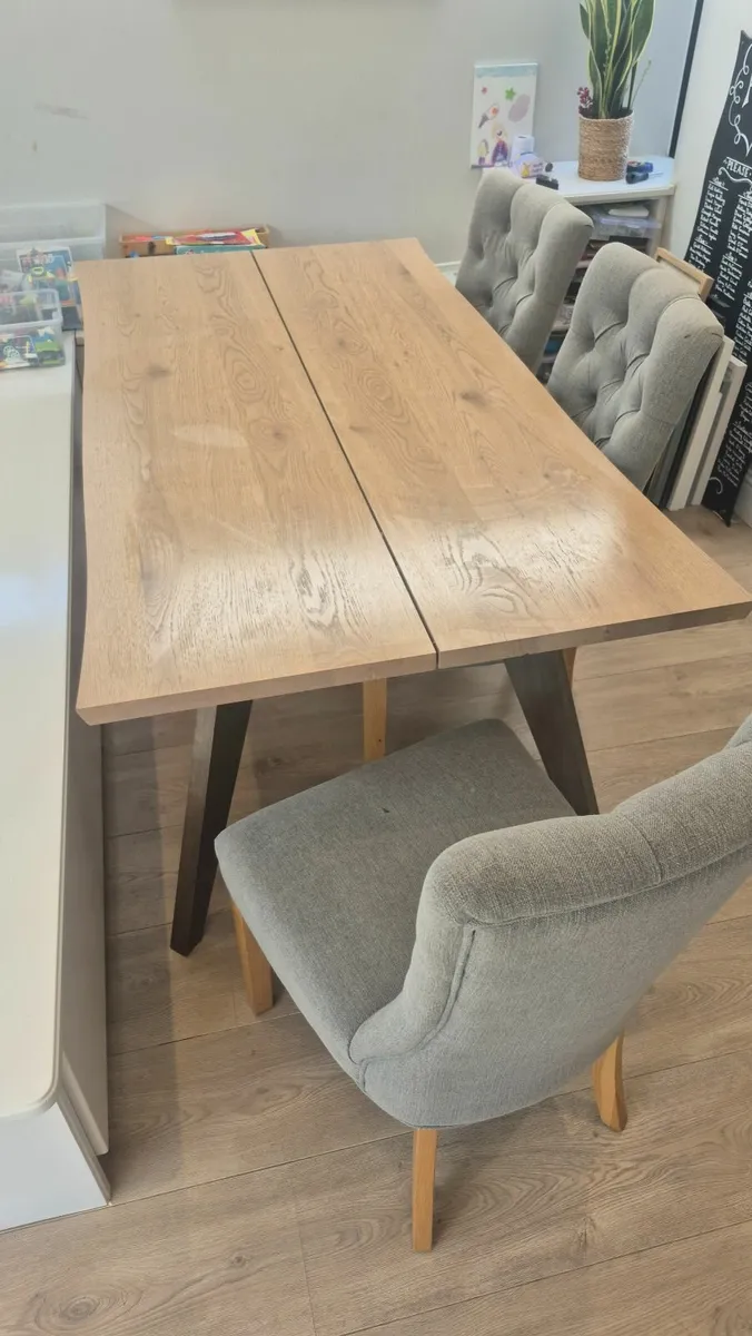 Kitchen table in Clonskeagh €100 ono - Image 1