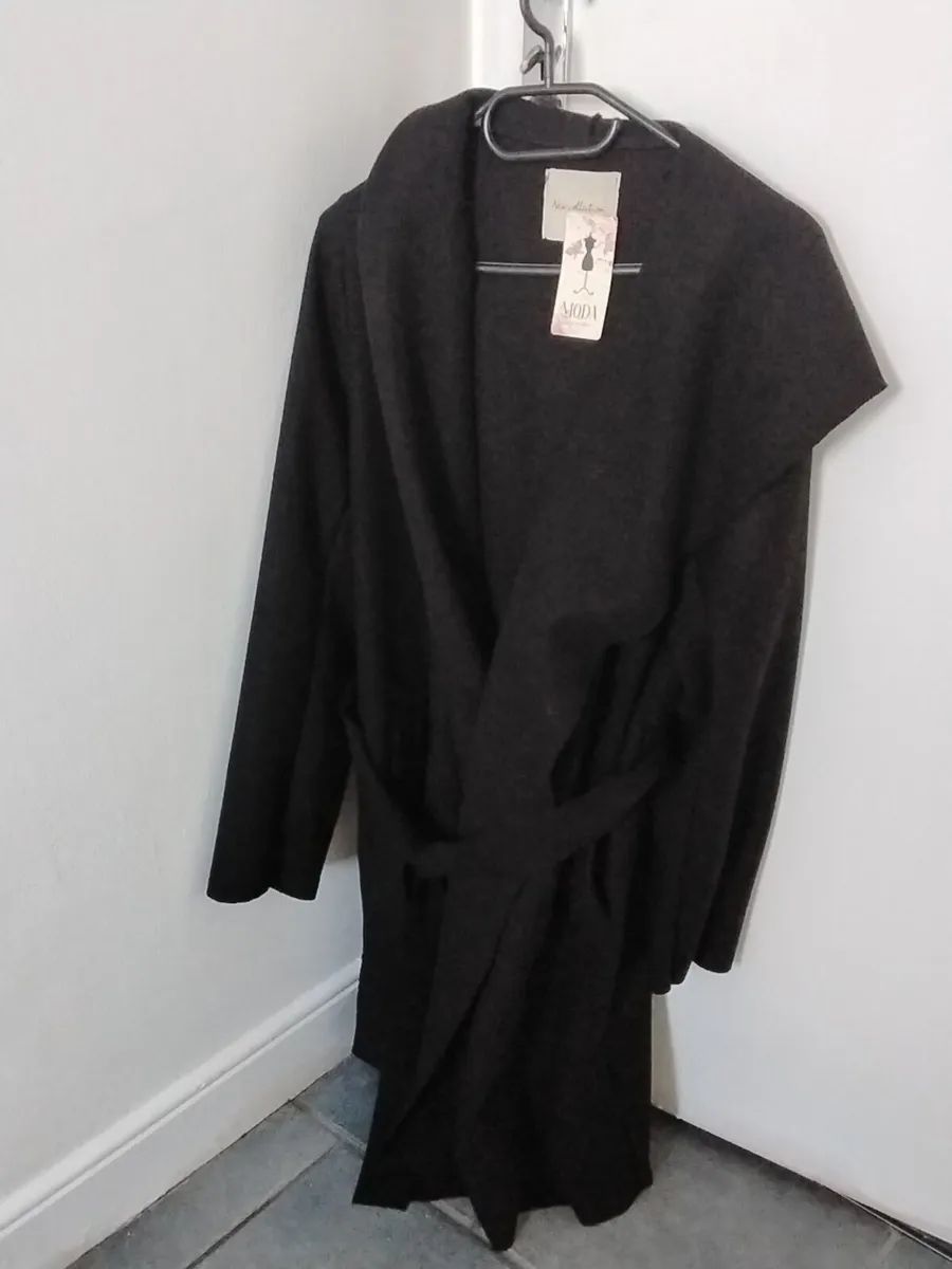 clothes  mostly new - Image 2