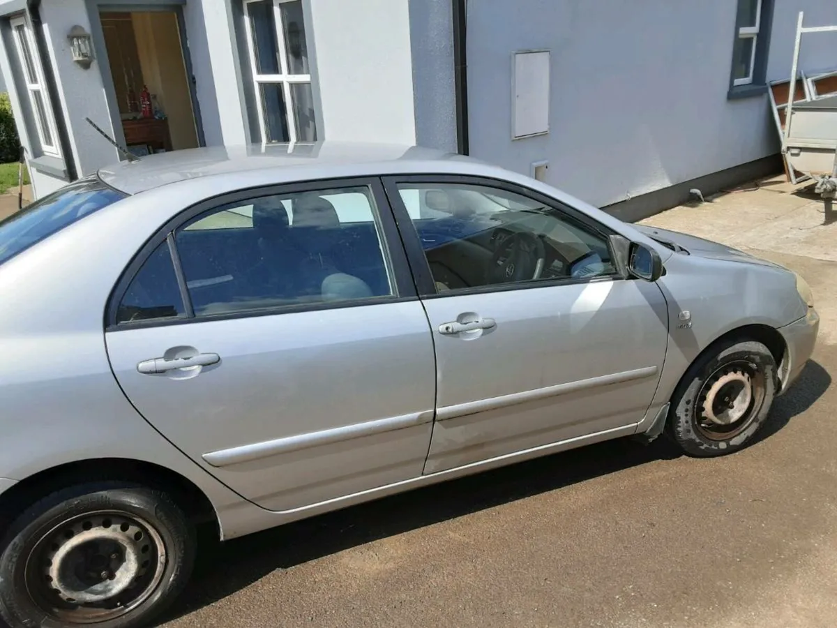 04 Toyota Corolla Manual - petrol. - Image 3