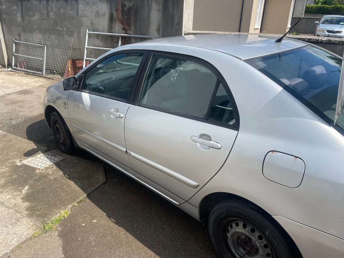 04 Toyota Corolla Manual - petrol. - Image 4