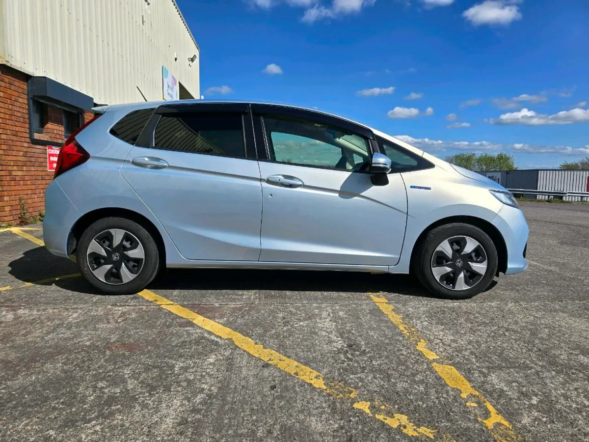 Honda Fit 2019 - Image 2