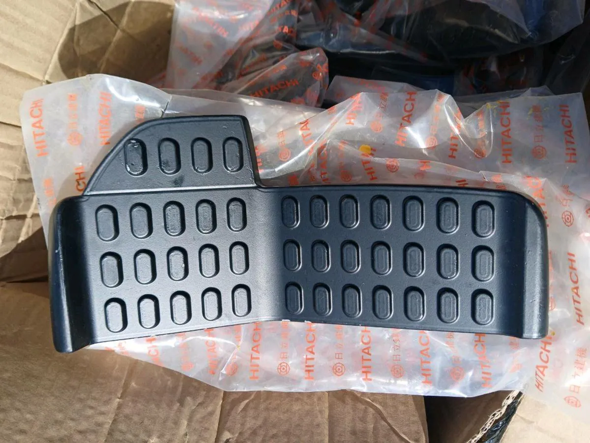 HITACHI Track pedals - Image 1
