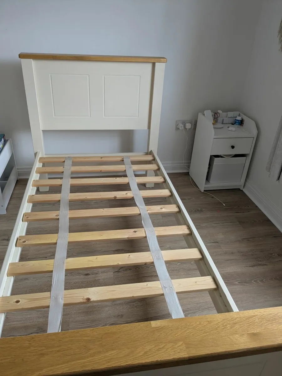 Bed - Image 1