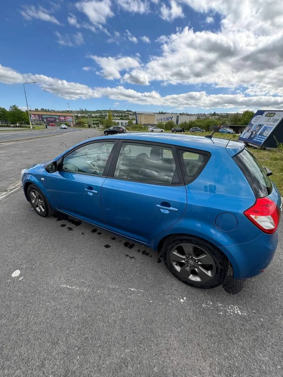Kia Ceed 2010 - Image 4