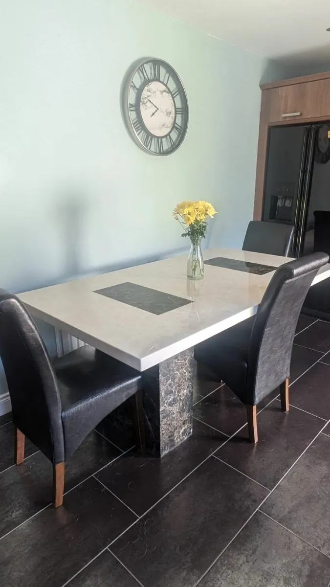 Dining table and chairs - Image 1