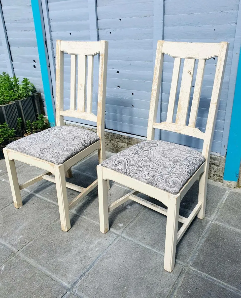 Pair of splid wood rustic chairs - Image 2