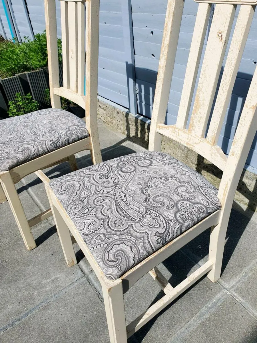 Pair of splid wood rustic chairs - Image 1