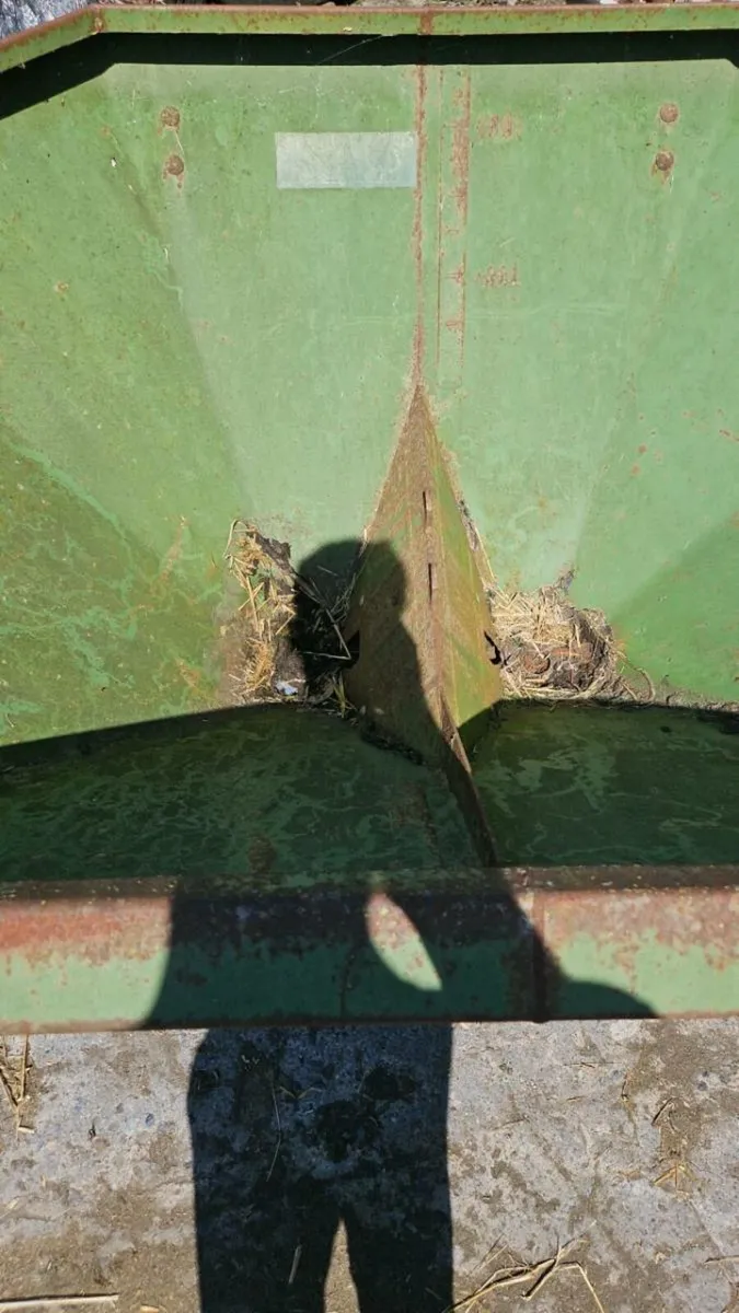 Harrow and fertiliser spreader - Image 4