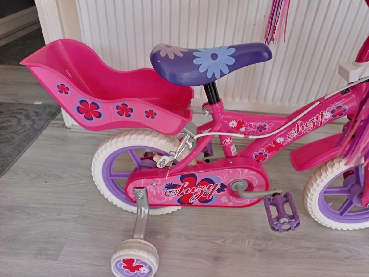 Kids Suzy's bike size 12 inch wheels. - Image 3